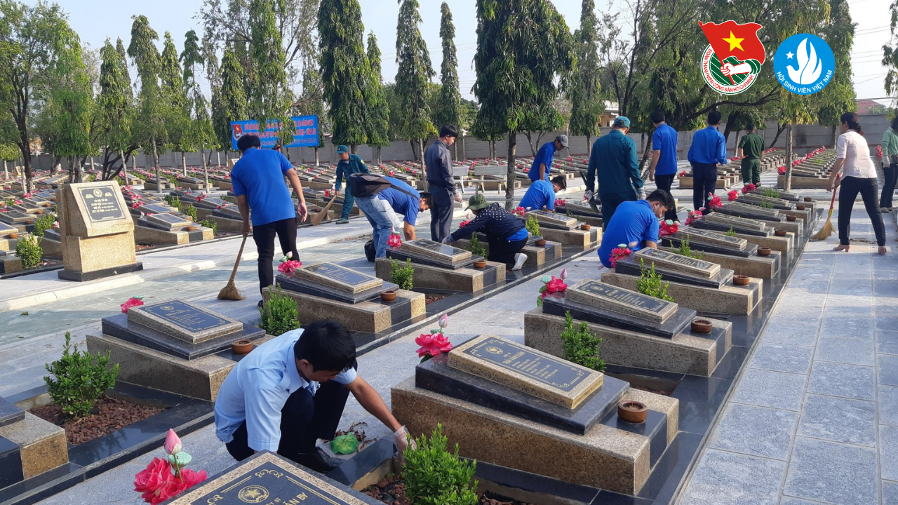 Sinh viên Đại học Thái Bình Dương tham quan nghĩa trang Liệt sĩ Hòn Dung
