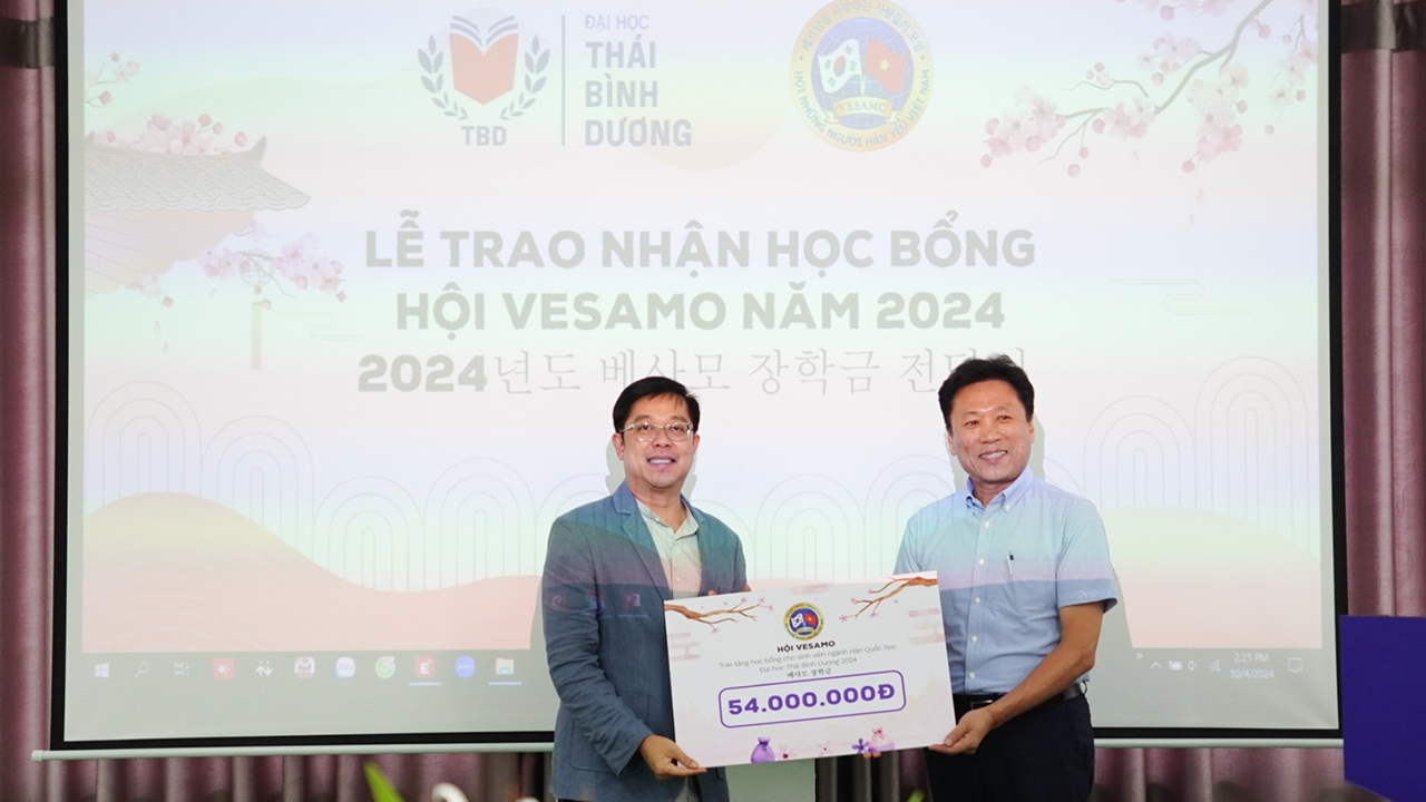 Hội những người Hàn Quốc yêu Việt Nam trao học bổng cho sinh viên Hàn Quốc học