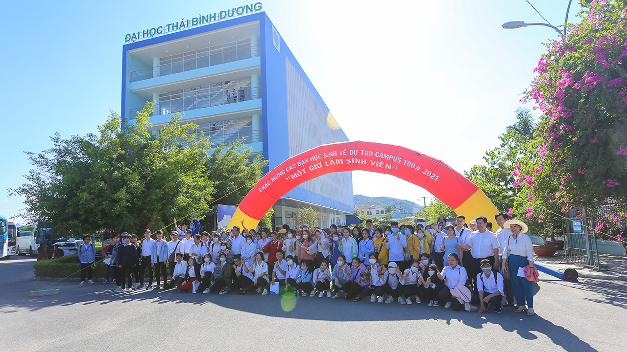 Hơn 400 học sinh Khánh Hòa và Ninh Thuận trải nghiệm “một giờ làm sinh viên” ĐH TBD